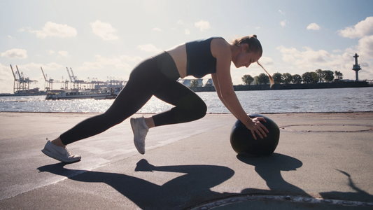 #MindsetMay, #Empowerment, #Frauenpower, #Sportkleidung Frauen, #Mentale #Stärke, #Nachhaltigkeit #Achtsamkeit im Sport, #Community Fitness, #GOODEN Sportswear, #Tencell, #Seacell, #Roica,