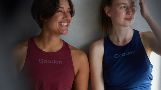 Zwei Frauen im GOODEN Top