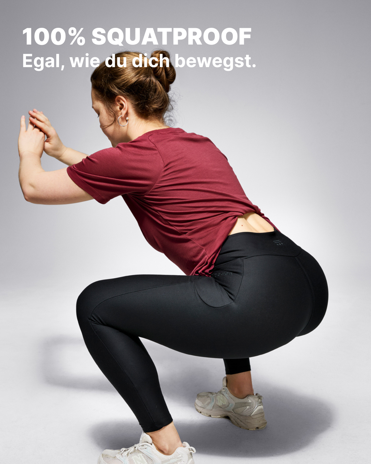Frau macht Kniebeuge in schwarzer GOODEN Leggings, 100 % squatproof, mikroplastikfrei.